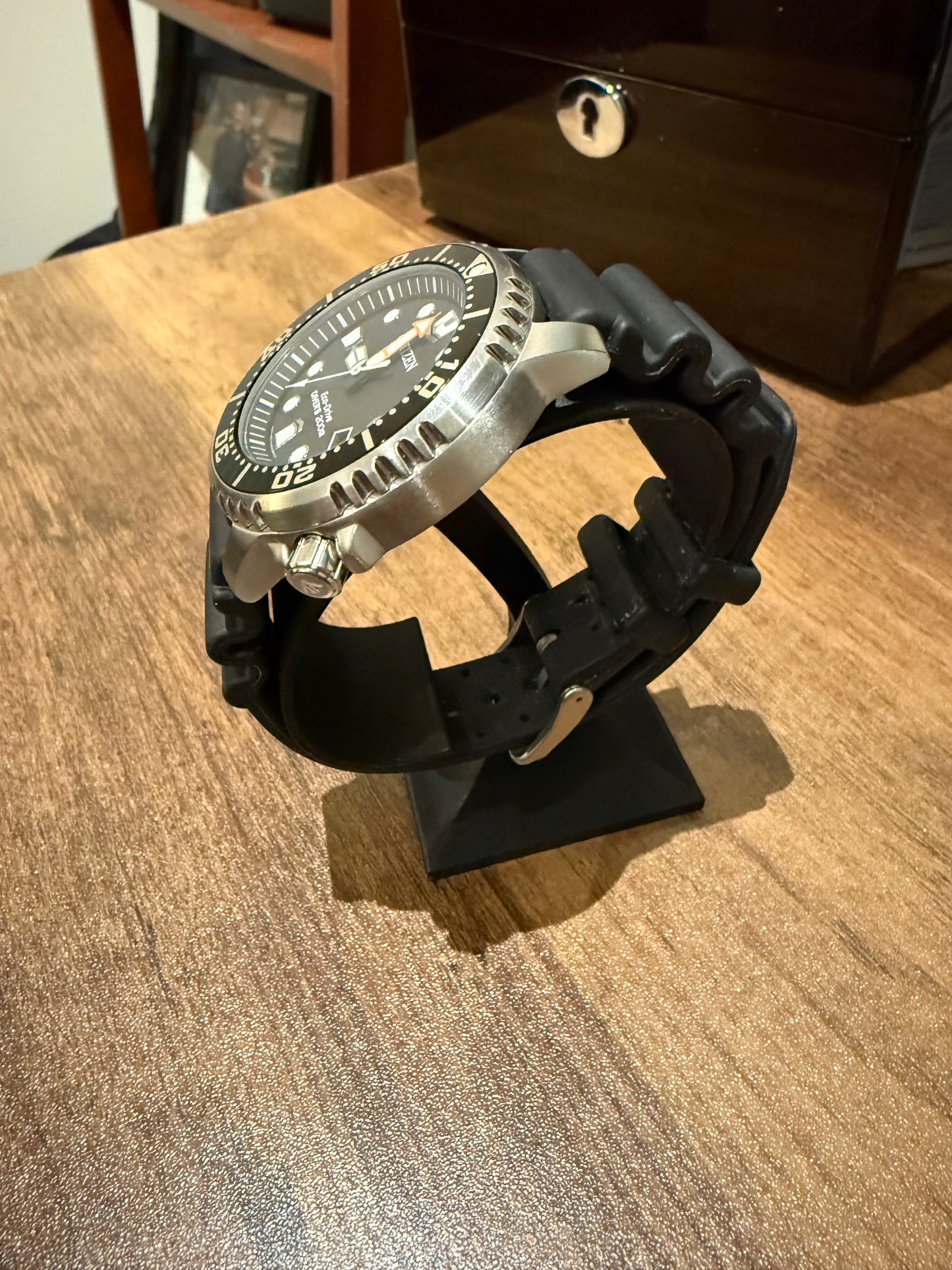 Minimalist 3D-Printed Watch Stand