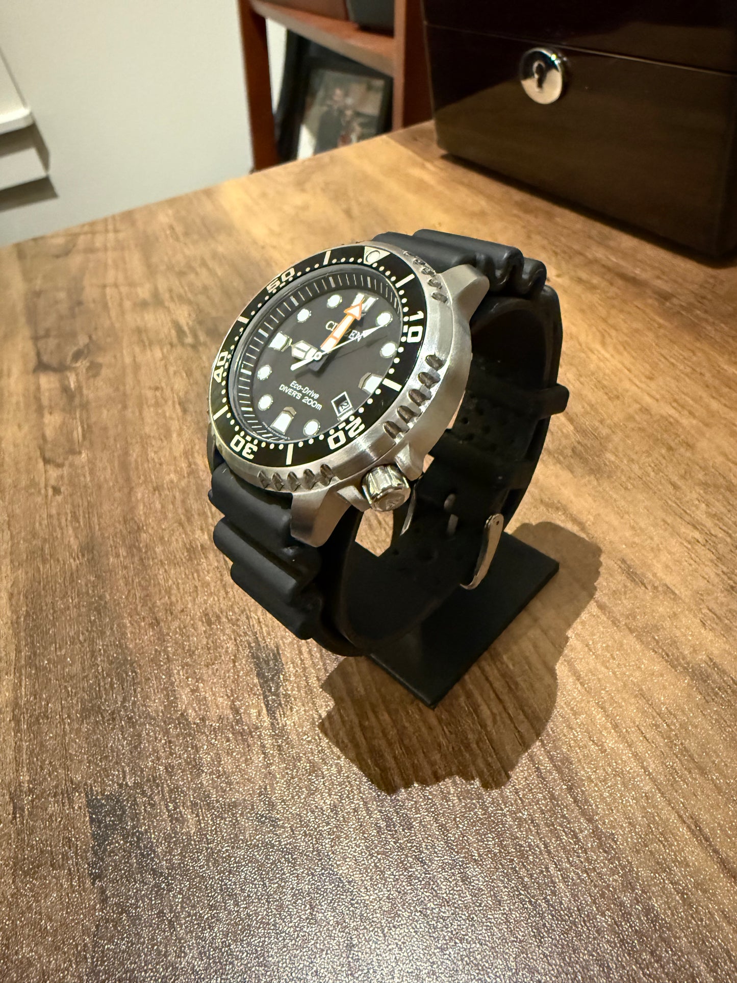 Minimalist 3D-Printed Watch Stand